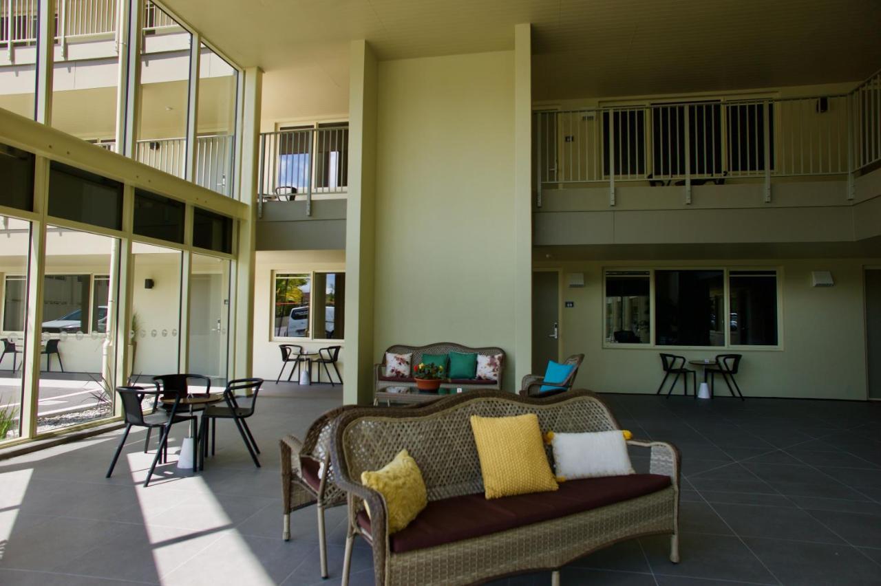 Regal Palms Resort Rotorua Exterior foto The interior of the building