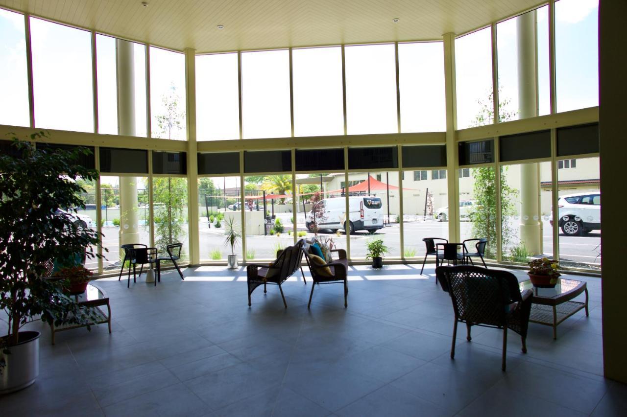 Regal Palms Resort Rotorua Exterior foto The lobby of the station